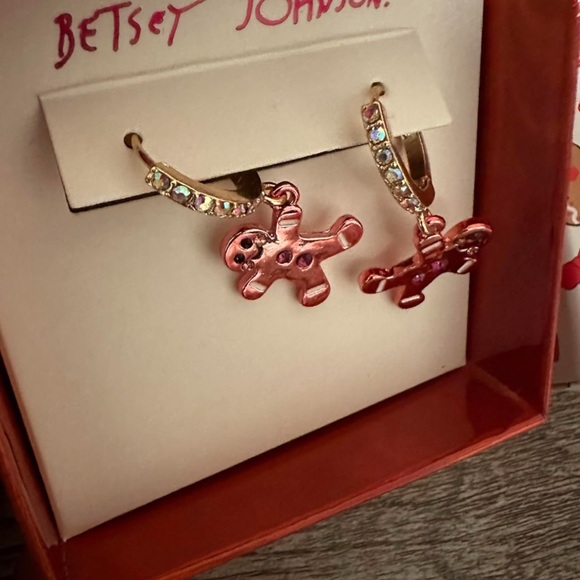 NWT Betsey Johnson Gingerbread Huggie Drop Earrings - Picture 4 of 5